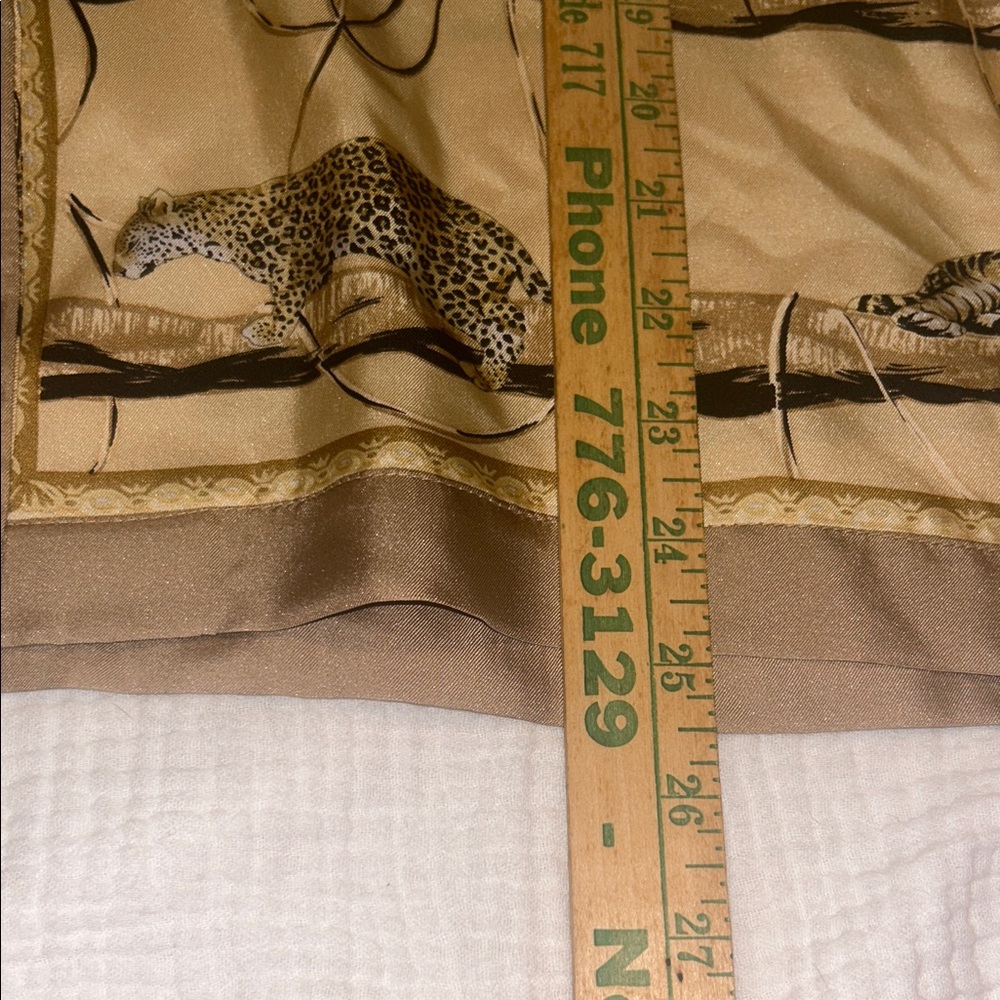 VTG Women’s Animal Print Blouse Size 8 Tan Long Sleeve Panther Cheetah Silk - Picture 13 of 16